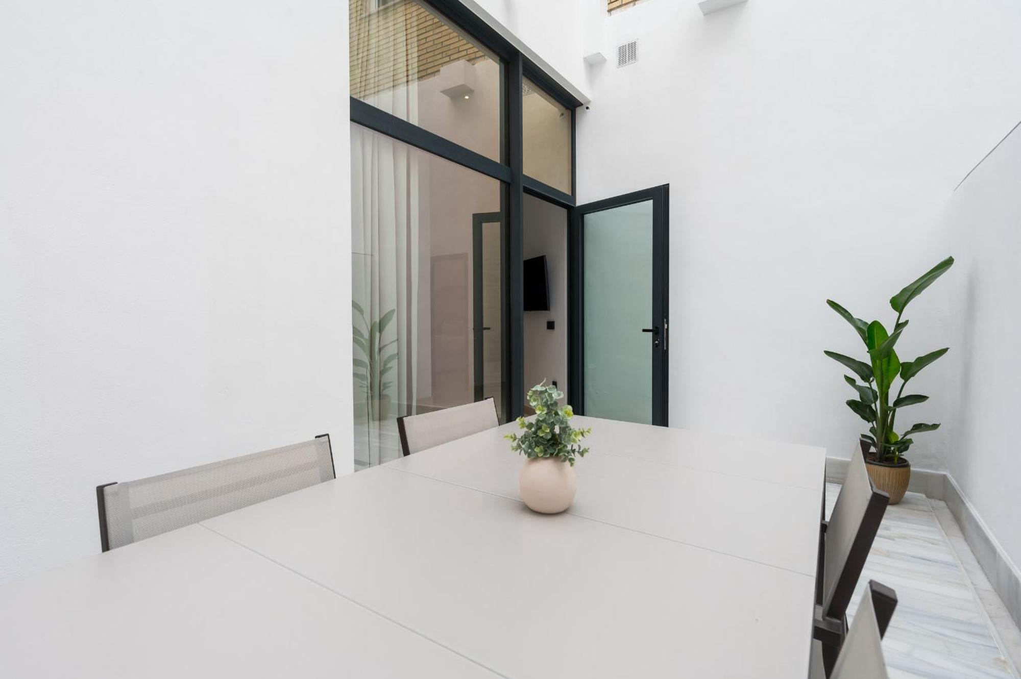 New Design Apartment - Private Patio - Gallos 2 Sevilla Kültér fotó